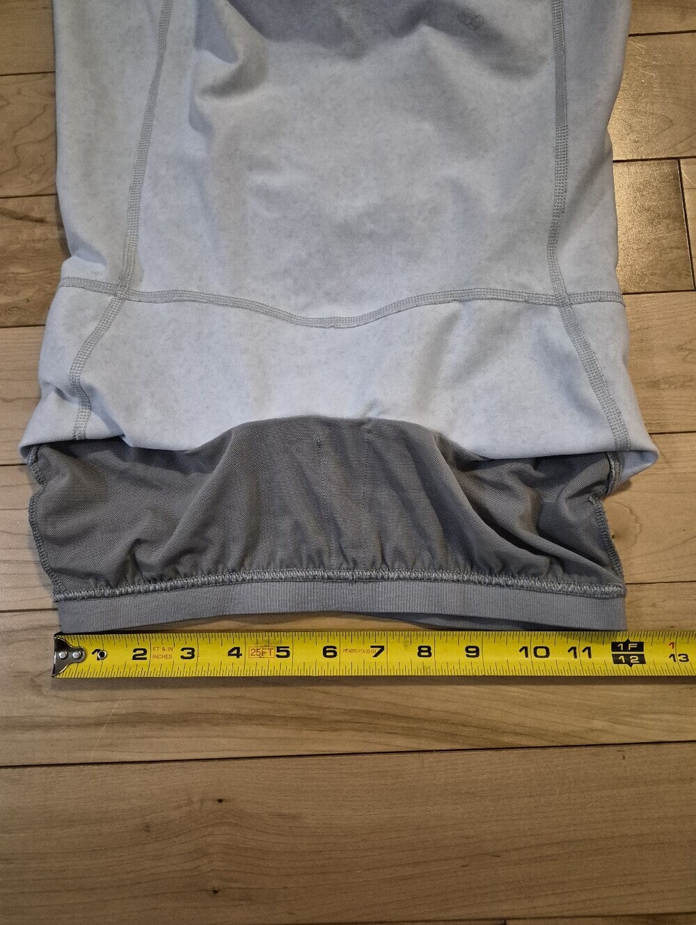 Lululemon women's size 6 tank top with built in bra - Picture 6 of 6